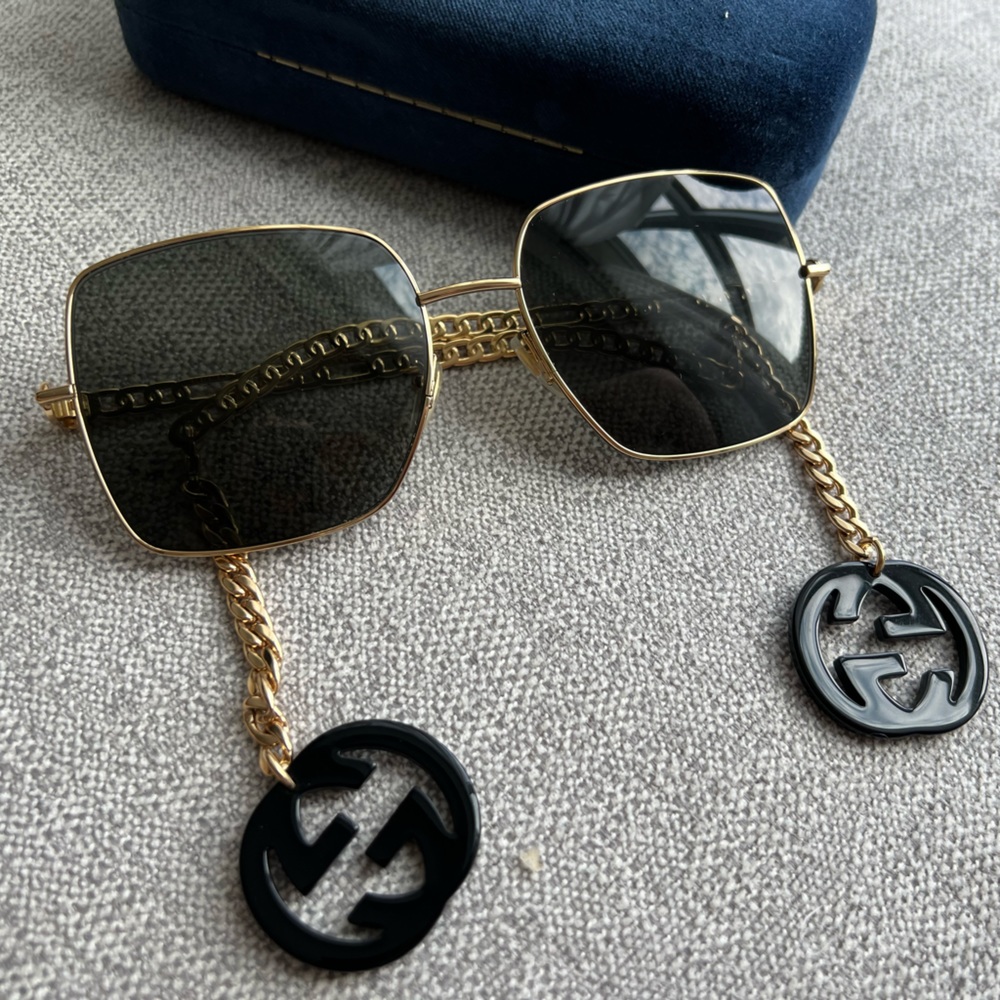 gucci sunglasses with pendant